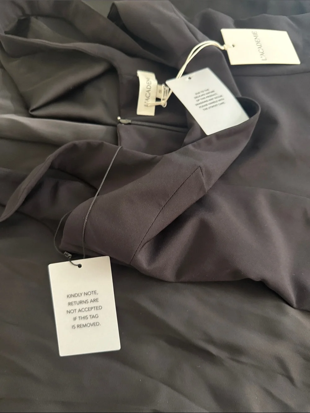 L’academie Sidney Gown - Picture 7 of 7